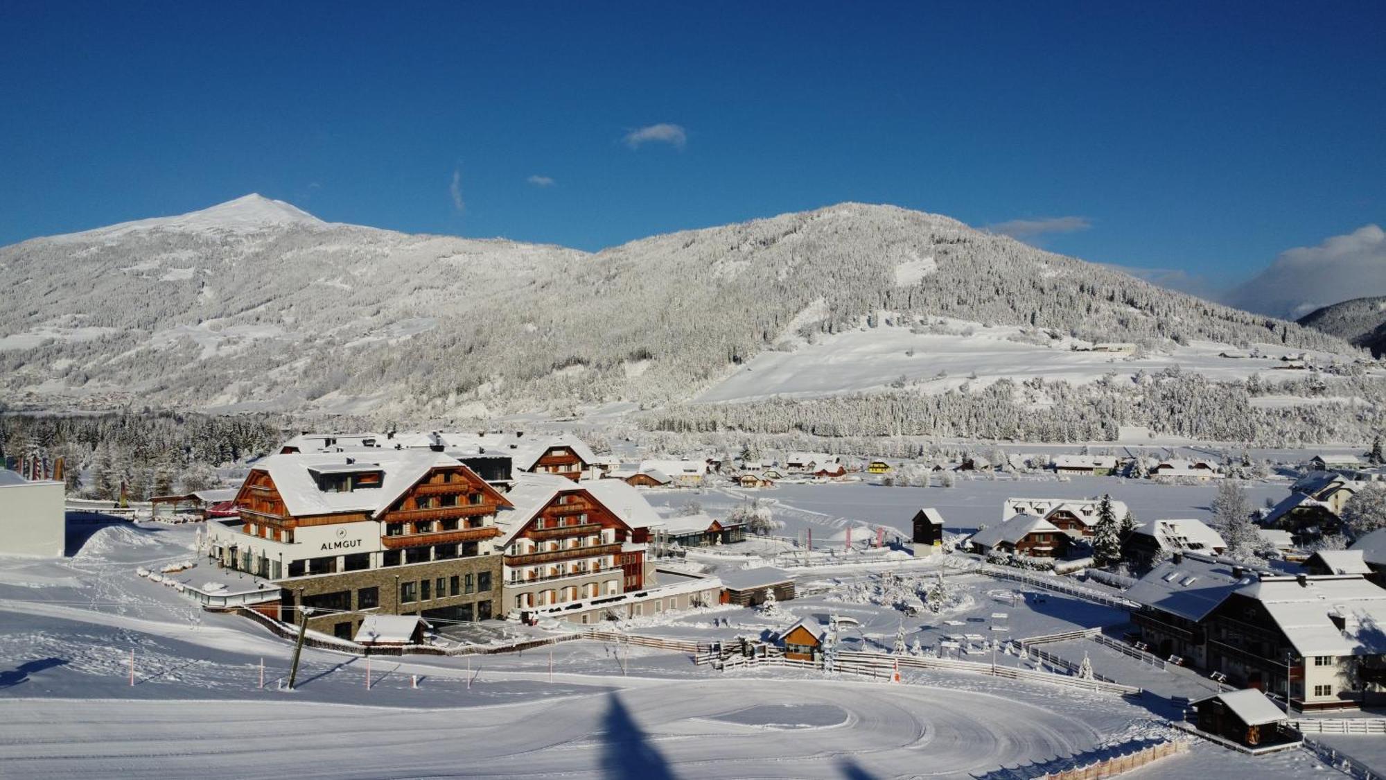 Almgut - Mountain Wellness Hotel Занкт-Марґаретен-ім-Лунґау Екстер'єр фото