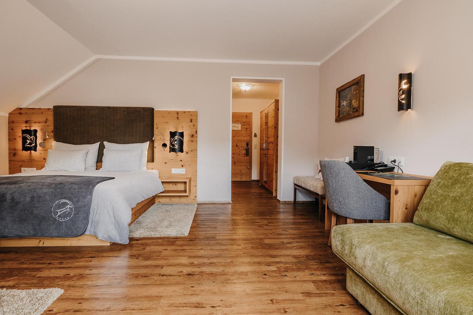 Almgut - Mountain Wellness Hotel Занкт-Марґаретен-ім-Лунґау Екстер'єр фото