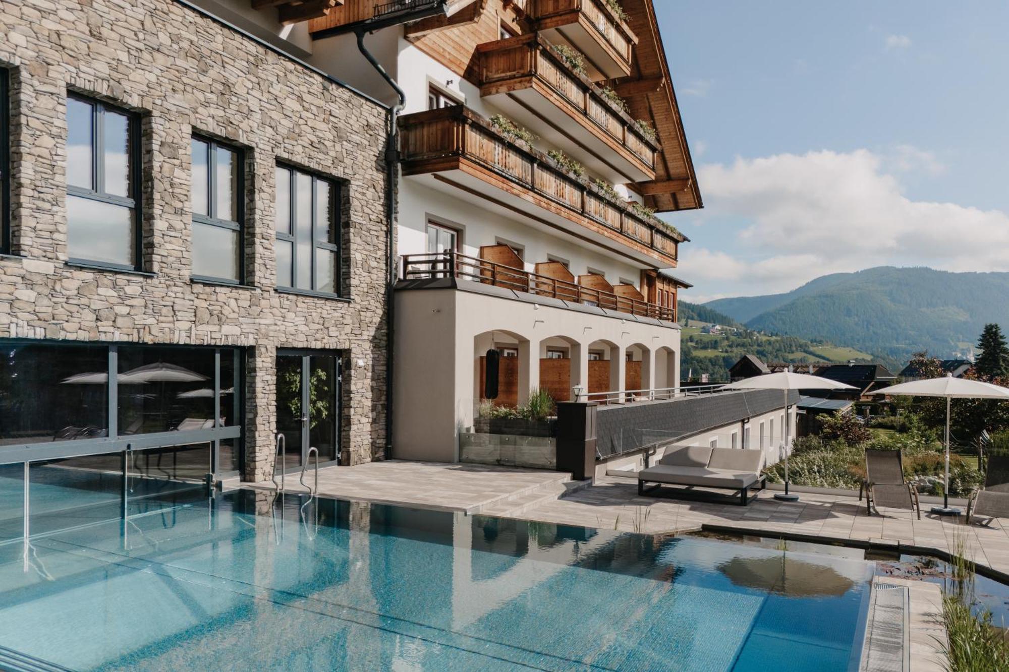 Almgut - Mountain Wellness Hotel Занкт-Марґаретен-ім-Лунґау Екстер'єр фото