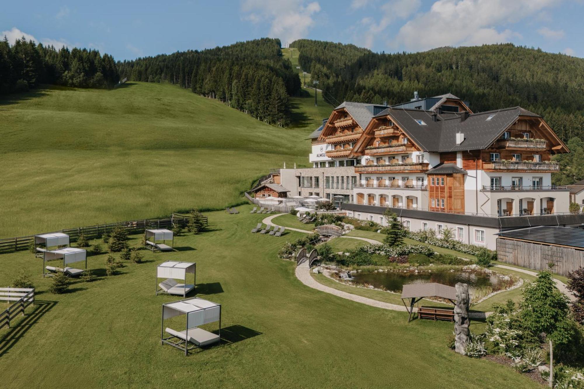 Almgut - Mountain Wellness Hotel Занкт-Марґаретен-ім-Лунґау Екстер'єр фото
