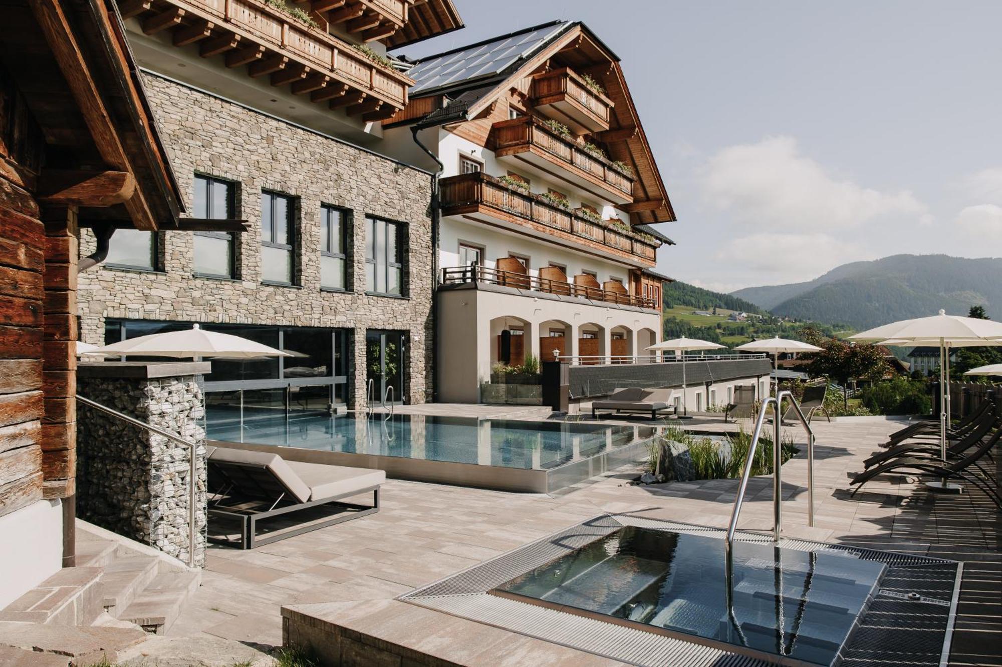 Almgut - Mountain Wellness Hotel Занкт-Марґаретен-ім-Лунґау Екстер'єр фото
